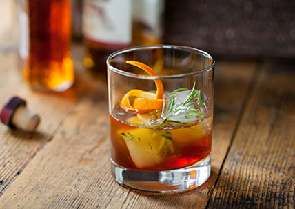 Jak pić i podawać Whisky – Poradnik początkującego Konesera